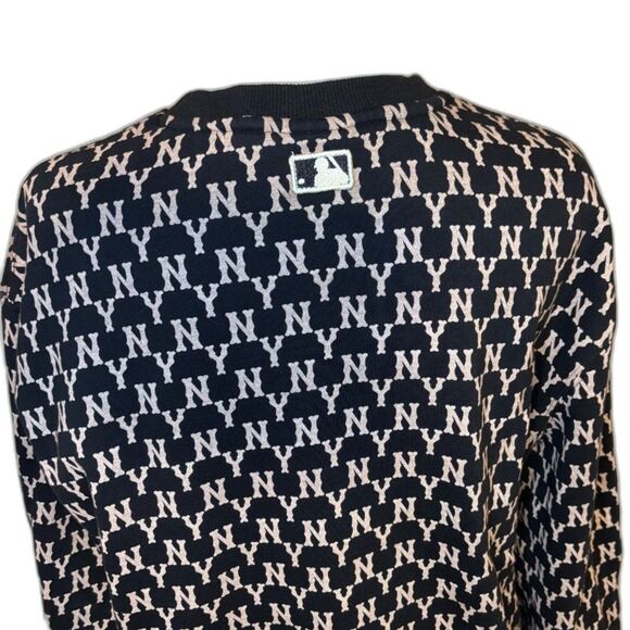 MLB Retro Round Monogram Black White Crew Neck Sweater Womens Sports - Picture 5 of 6